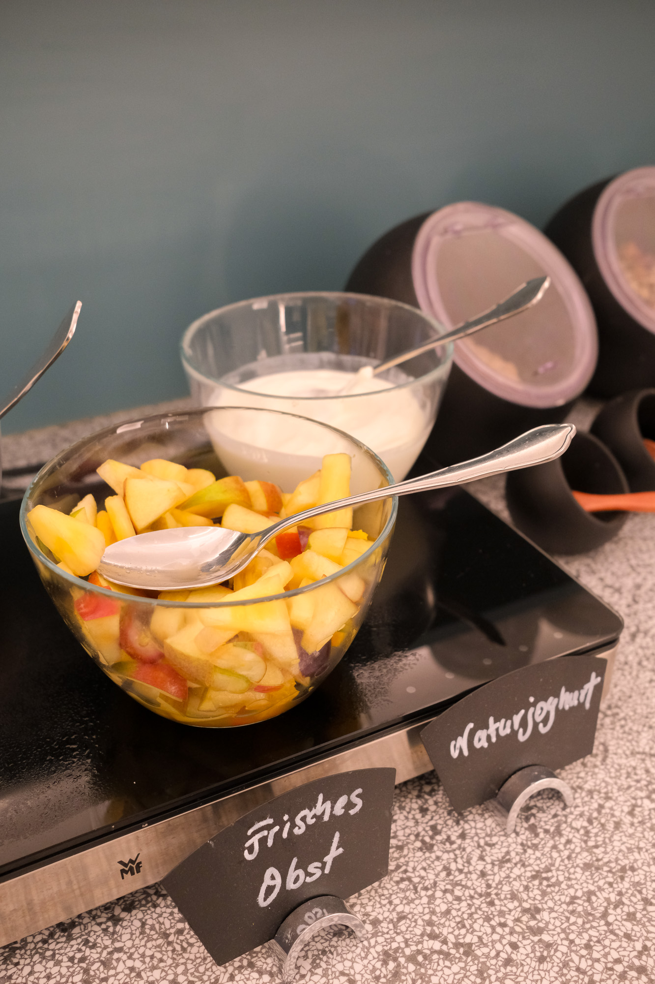 Frühstücksbuffet Hotel am Feldmarksee geschnittenes Obst
